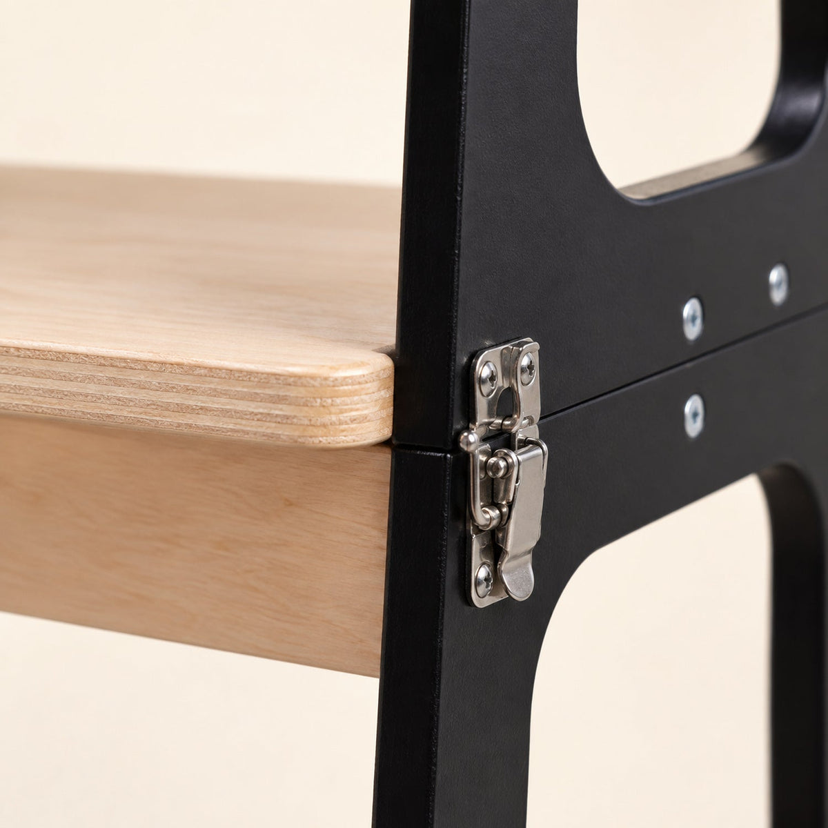 Tour d'apprentissage 3-en-1 en bois — tour, table et tableau noir