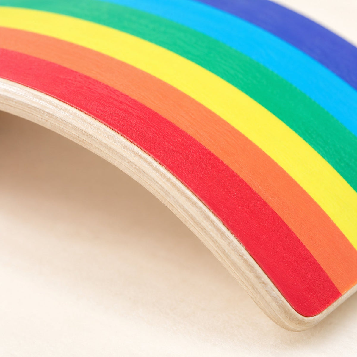 Planche d'équilibre arc-en-ciel en bois — dès 12 mois